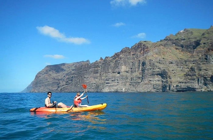 Excursion Kayaking in los gigantes cliffs